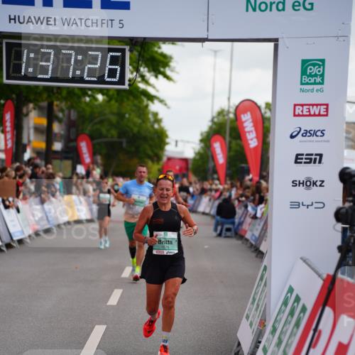 20.09.2026 - PSD Bank Halbmarathon LAZAROV Photography http://msf.ph/oto/10503293 20.09.2026 11:37:26 Ziel 1676, 3295, 3312, 4571 meine-sportfotos.de