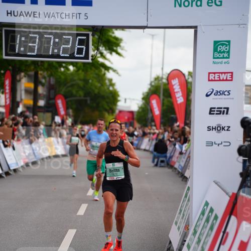 20.09.2026 - PSD Bank Halbmarathon LAZAROV Photography http://msf.ph/oto/10503296 20.09.2026 11:37:26 Ziel 1676, 3295, 3312, 4571 meine-sportfotos.de