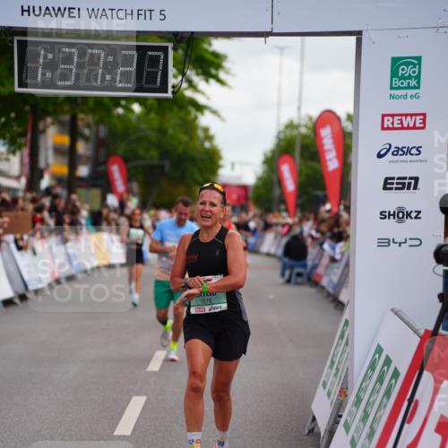 20.09.2026 - PSD Bank Halbmarathon LAZAROV Photography http://msf.ph/oto/10503299 20.09.2026 11:37:26 Ziel 1676, 3295, 3312, 4571 meine-sportfotos.de