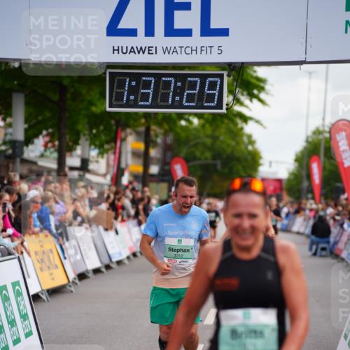 20.09.2026 - PSD Bank Halbmarathon LAZAROV Photography http://msf.ph/oto/10503316 20.09.2026 11:37:29 Ziel 1676, 3295, 3312, 3629, 4132, 4571 meine-sportfotos.de