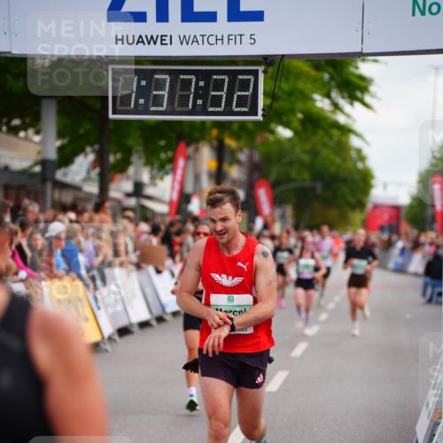 20.09.2026 - PSD Bank Halbmarathon LAZAROV Photography http://msf.ph/oto/10503333 20.09.2026 11:37:31 Ziel 1676, 3312, 3629, 4132, 4571 meine-sportfotos.de