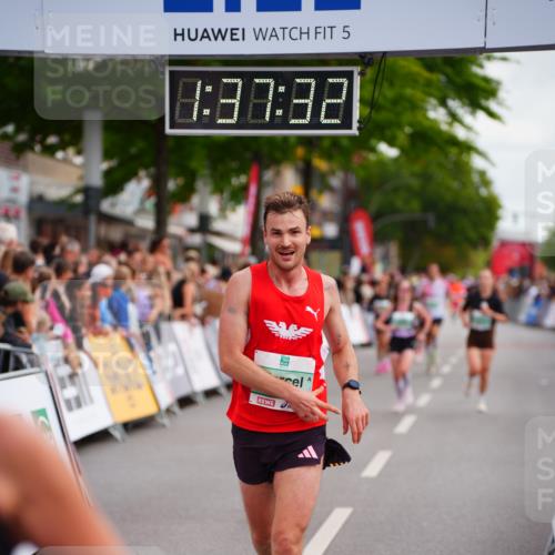 20.09.2026 - PSD Bank Halbmarathon LAZAROV Photography http://msf.ph/oto/10503341 20.09.2026 11:37:32 Ziel 1676, 1944, 2735, 3312, 3629, 4132, 4571 meine-sportfotos.de