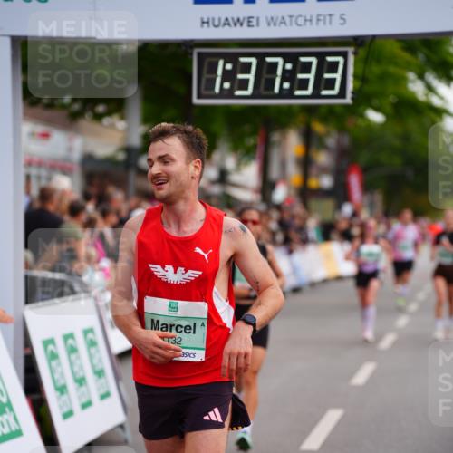 20.09.2026 - PSD Bank Halbmarathon LAZAROV Photography http://msf.ph/oto/10503345 20.09.2026 11:37:32 Ziel 1676, 1944, 2735, 3312, 3629, 4132, 4571 meine-sportfotos.de