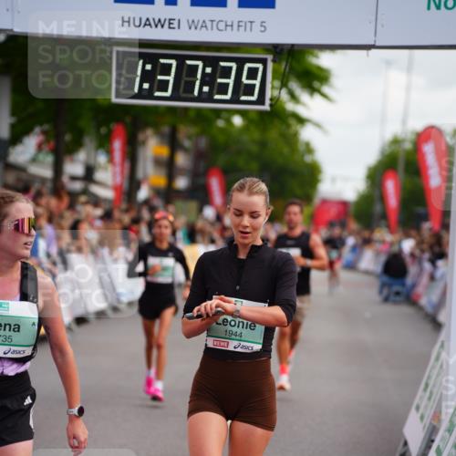 20.09.2026 - PSD Bank Halbmarathon LAZAROV Photography http://msf.ph/oto/10503407 20.09.2026 11:37:38 Ziel 1291, 1353, 1944, 2500, 2735, 3629, 4127, 4132 meine-sportfotos.de