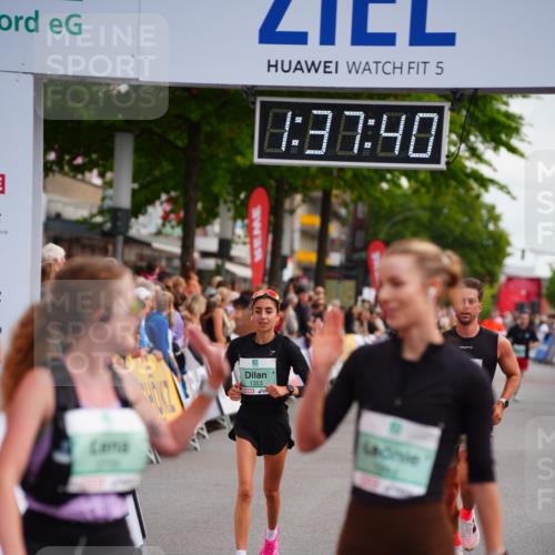 20.09.2026 - PSD Bank Halbmarathon LAZAROV Photography http://msf.ph/oto/10503424 20.09.2026 11:37:39 Ziel 1291, 1353, 1944, 2500, 2735, 3629, 4127, 4132 meine-sportfotos.de