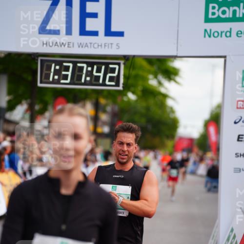 20.09.2026 - PSD Bank Halbmarathon LAZAROV Photography http://msf.ph/oto/10503446 20.09.2026 11:37:41 Ziel 1291, 1353, 1944, 2500, 2735, 3629, 4127 meine-sportfotos.de