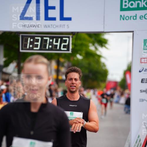 20.09.2026 - PSD Bank Halbmarathon LAZAROV Photography http://msf.ph/oto/10503450 20.09.2026 11:37:41 Ziel 1291, 1353, 1944, 2500, 2735, 3629, 4127 meine-sportfotos.de