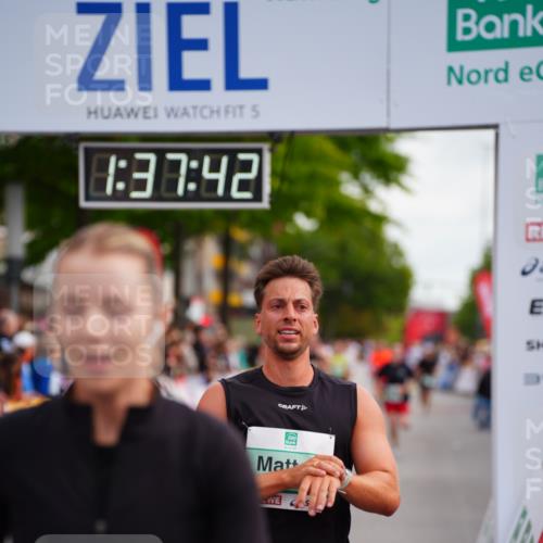 20.09.2026 - PSD Bank Halbmarathon LAZAROV Photography http://msf.ph/oto/10503453 20.09.2026 11:37:42 Ziel 1291, 1353, 1944, 2500, 2735, 4127 meine-sportfotos.de