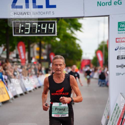 20.09.2026 - PSD Bank Halbmarathon LAZAROV Photography http://msf.ph/oto/10503462 20.09.2026 11:37:44 Ziel 1291, 1353, 1944, 2500, 2735, 3296, 4127 meine-sportfotos.de