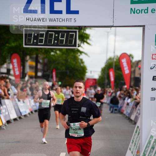 20.09.2026 - PSD Bank Halbmarathon LAZAROV Photography http://msf.ph/oto/10503482 20.09.2026 11:37:47 Ziel 1291, 1353, 3296, 4127, 4371, 4766 meine-sportfotos.de