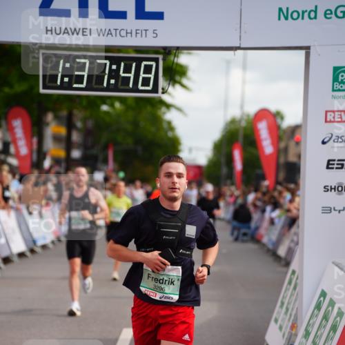 20.09.2026 - PSD Bank Halbmarathon LAZAROV Photography http://msf.ph/oto/10503492 20.09.2026 11:37:47 Ziel 1291, 1353, 3296, 4127, 4371, 4766 meine-sportfotos.de