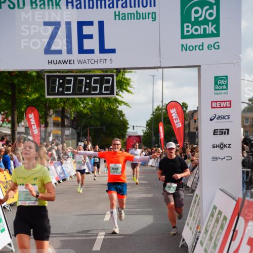20.09.2026 - PSD Bank Halbmarathon LAZAROV Photography http://msf.ph/oto/10503529 20.09.2026 11:37:51 Ziel 1219, 3100, 3296, 4371, 4766 meine-sportfotos.de