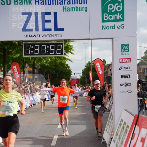 20.09.2026 - PSD Bank Halbmarathon LAZAROV Photography http://msf.ph/oto/10503534 20.09.2026 11:37:52 Ziel 1219, 3100, 3296, 4371, 4766 meine-sportfotos.de
