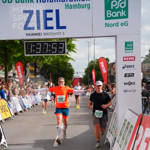 20.09.2026 - PSD Bank Halbmarathon LAZAROV Photography http://msf.ph/oto/10503538 20.09.2026 11:37:52 Ziel 1219, 3100, 3296, 4371, 4766 meine-sportfotos.de