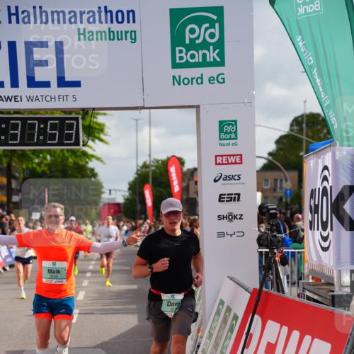 20.09.2026 - PSD Bank Halbmarathon LAZAROV Photography http://msf.ph/oto/10503547 20.09.2026 11:37:53 Ziel 1219, 3100, 3296, 4163, 4371, 4415, 4766 meine-sportfotos.de
