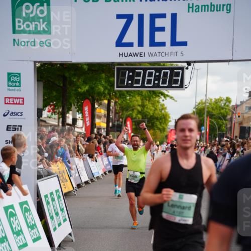 20.09.2026 - PSD Bank Halbmarathon LAZAROV Photography http://msf.ph/oto/10503620 20.09.2026 11:38:03 Ziel 1062, 1187, 2161, 3164, 4163, 4197, 4415, 4437 meine-sportfotos.de