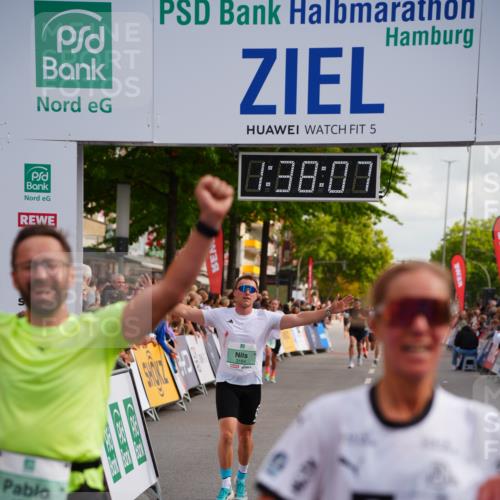 20.09.2026 - PSD Bank Halbmarathon LAZAROV Photography http://msf.ph/oto/10503652 20.09.2026 11:38:06 Ziel 1062, 1187, 2161, 3164, 4197, 4437 meine-sportfotos.de