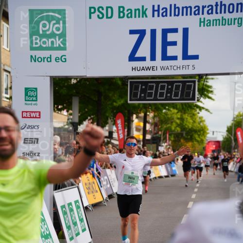 20.09.2026 - PSD Bank Halbmarathon LAZAROV Photography http://msf.ph/oto/10503657 20.09.2026 11:38:07 Ziel 1062, 1187, 2161, 3164, 4197, 4437 meine-sportfotos.de