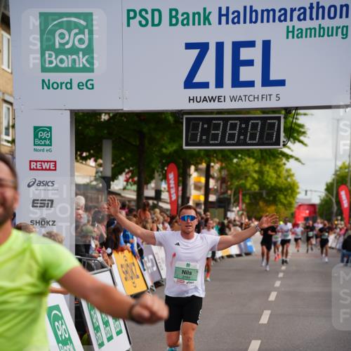 20.09.2026 - PSD Bank Halbmarathon LAZAROV Photography http://msf.ph/oto/10503661 20.09.2026 11:38:07 Ziel 1062, 1187, 2161, 3164, 4197, 4437 meine-sportfotos.de
