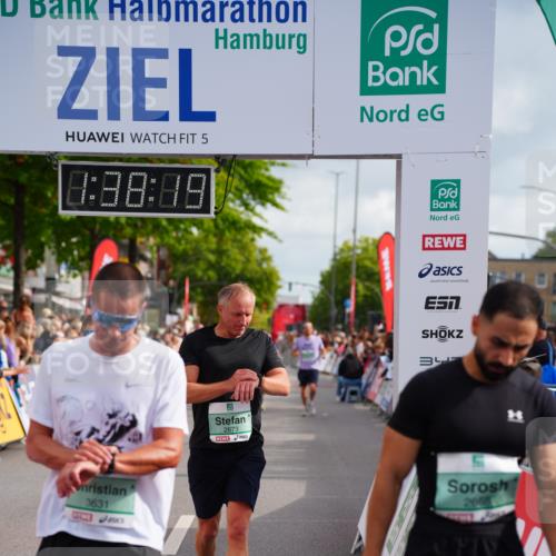 20.09.2026 - PSD Bank Halbmarathon LAZAROV Photography http://msf.ph/oto/10503726 20.09.2026 11:38:18 Ziel 2668, 2673, 3095, 3464, 3631, 3990, 4147 meine-sportfotos.de