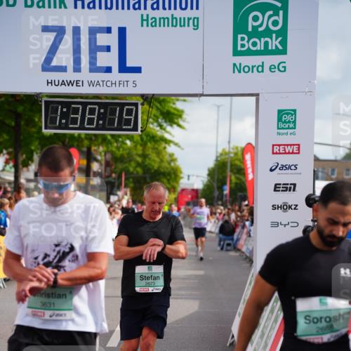 20.09.2026 - PSD Bank Halbmarathon LAZAROV Photography http://msf.ph/oto/10503731 20.09.2026 11:38:18 Ziel 2668, 2673, 3095, 3464, 3631, 3990, 4147 meine-sportfotos.de