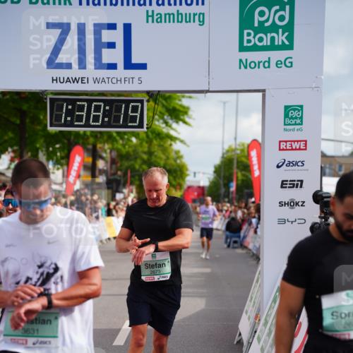 20.09.2026 - PSD Bank Halbmarathon LAZAROV Photography http://msf.ph/oto/10503734 20.09.2026 11:38:19 Ziel 2668, 2673, 3095, 3464, 3631, 3990, 4147 meine-sportfotos.de