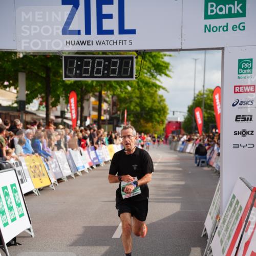 20.09.2026 - PSD Bank Halbmarathon LAZAROV Photography http://msf.ph/oto/10503822 20.09.2026 11:38:31 Ziel 1036, 1915, 2691, 4344, 4767 meine-sportfotos.de