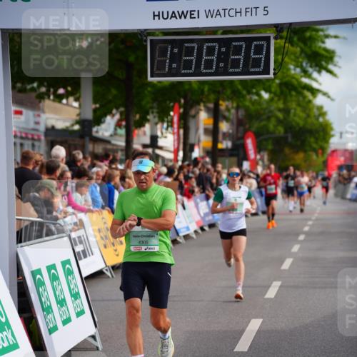 20.09.2026 - PSD Bank Halbmarathon LAZAROV Photography http://msf.ph/oto/10503848 20.09.2026 11:38:39 Ziel 1915, 4305, 4778 meine-sportfotos.de