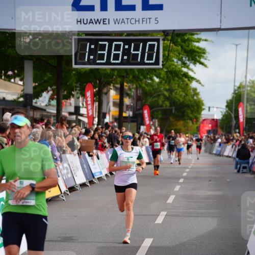 20.09.2026 - PSD Bank Halbmarathon LAZAROV Photography http://msf.ph/oto/10503852 20.09.2026 11:38:40 Ziel 4305, 4778 meine-sportfotos.de
