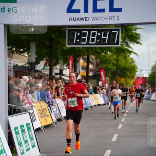 20.09.2026 - PSD Bank Halbmarathon LAZAROV Photography http://msf.ph/oto/10503883 20.09.2026 11:38:47 Ziel 3188, 4305, 4778 meine-sportfotos.de