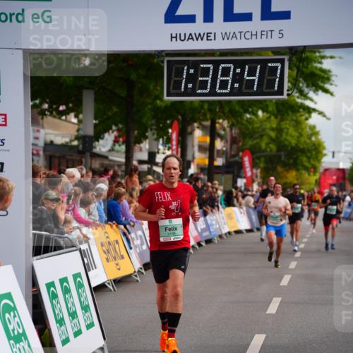 20.09.2026 - PSD Bank Halbmarathon LAZAROV Photography http://msf.ph/oto/10503887 20.09.2026 11:38:47 Ziel 3188, 4305, 4778 meine-sportfotos.de