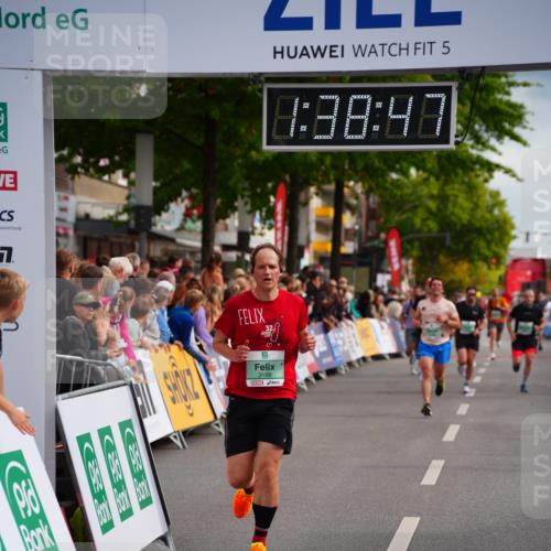 20.09.2026 - PSD Bank Halbmarathon LAZAROV Photography http://msf.ph/oto/10503891 20.09.2026 11:38:47 Ziel 3188, 4305, 4778 meine-sportfotos.de