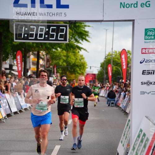 20.09.2026 - PSD Bank Halbmarathon LAZAROV Photography http://msf.ph/oto/10503917 20.09.2026 11:38:52 Ziel 1298, 1483, 1954, 2550, 3188, 3885 meine-sportfotos.de