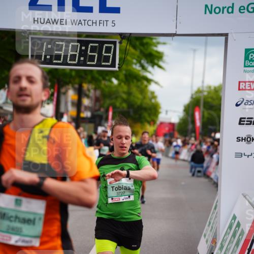 20.09.2026 - PSD Bank Halbmarathon LAZAROV Photography http://msf.ph/oto/10503983 20.09.2026 11:38:59 Ziel 1298, 1316, 1483, 1954, 2403, 2515, 2550, 3727, 3885 meine-sportfotos.de