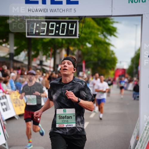 20.09.2026 - PSD Bank Halbmarathon LAZAROV Photography http://msf.ph/oto/10504032 20.09.2026 11:39:03 Ziel 1115, 1298, 1316, 2403, 2515, 2550, 3727, 3885, 4148, 4661 meine-sportfotos.de