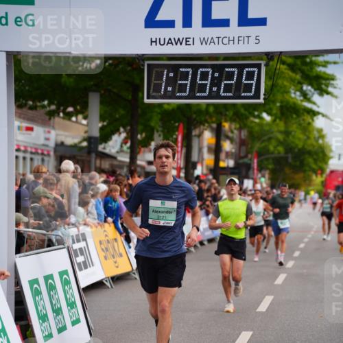 20.09.2026 - PSD Bank Halbmarathon LAZAROV Photography http://msf.ph/oto/10504233 20.09.2026 11:39:29 Ziel 2649, 3121, 3715, 4324, 4461 meine-sportfotos.de