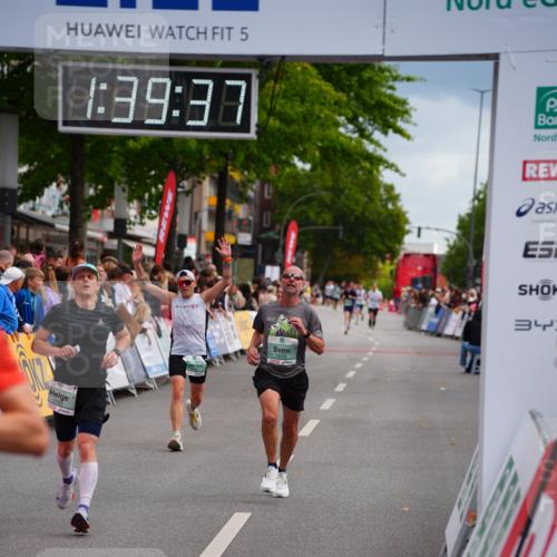 20.09.2026 - PSD Bank Halbmarathon LAZAROV Photography http://msf.ph/oto/10504324 20.09.2026 11:39:37 Ziel 1103, 1656, 1719, 2649, 2782, 3121, 3919, 4022, 4436 meine-sportfotos.de
