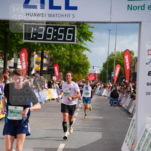 20.09.2026 - PSD Bank Halbmarathon LAZAROV Photography http://msf.ph/oto/10504402 20.09.2026 11:39:55 Ziel 1841, 4107, 4293 meine-sportfotos.de