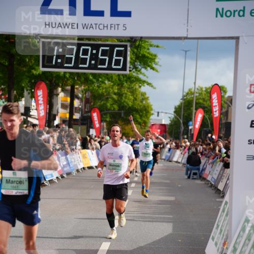20.09.2026 - PSD Bank Halbmarathon LAZAROV Photography http://msf.ph/oto/10504406 20.09.2026 11:39:55 Ziel 1841, 4107, 4293 meine-sportfotos.de