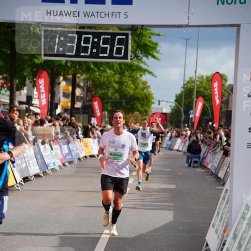 20.09.2026 - PSD Bank Halbmarathon LAZAROV Photography http://msf.ph/oto/10504414 20.09.2026 11:39:56 Ziel 1841, 4107, 4293 meine-sportfotos.de