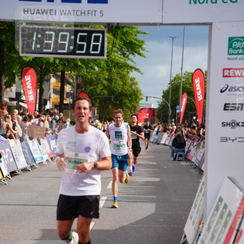 20.09.2026 - PSD Bank Halbmarathon LAZAROV Photography http://msf.ph/oto/10504429 20.09.2026 11:39:57 Ziel 1841, 2387, 4107, 4293 meine-sportfotos.de