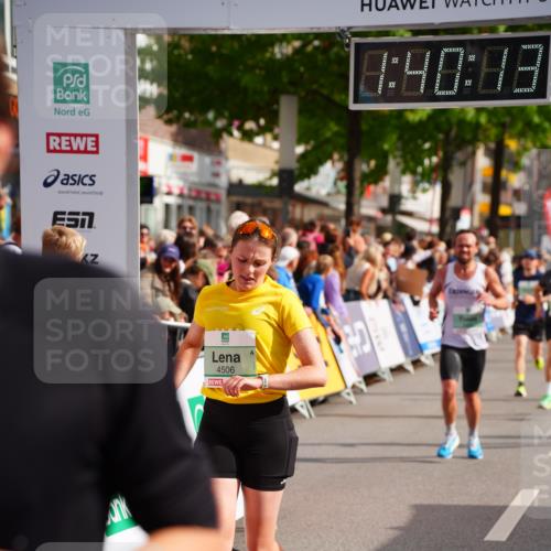 20.09.2026 - PSD Bank Halbmarathon LAZAROV Photography http://msf.ph/oto/10504572 20.09.2026 11:40:12 Ziel 1466, 3125, 3605, 3769, 3888, 4198, 4313, 4506, 4697 meine-sportfotos.de