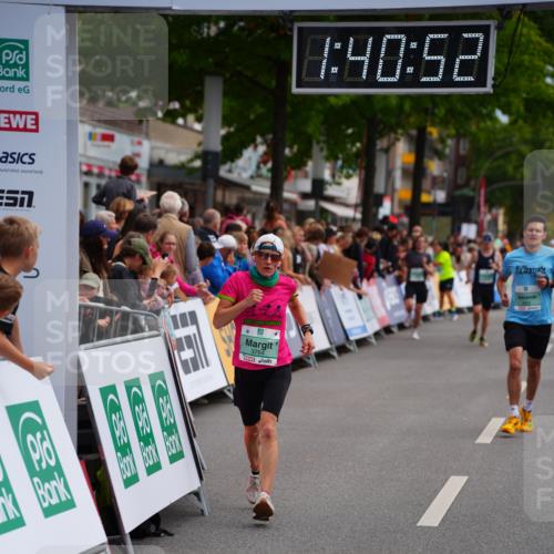 20.09.2026 - PSD Bank Halbmarathon LAZAROV Photography http://msf.ph/oto/10504854 20.09.2026 11:40:52 Ziel 2822, 2931, 3529, 3764, 3847 meine-sportfotos.de
