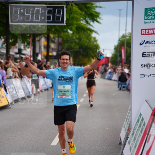 20.09.2026 - PSD Bank Halbmarathon LAZAROV Photography http://msf.ph/oto/10504880 20.09.2026 11:40:54 Ziel 2227, 2506, 2822, 2931, 3529, 3764, 3847 meine-sportfotos.de
