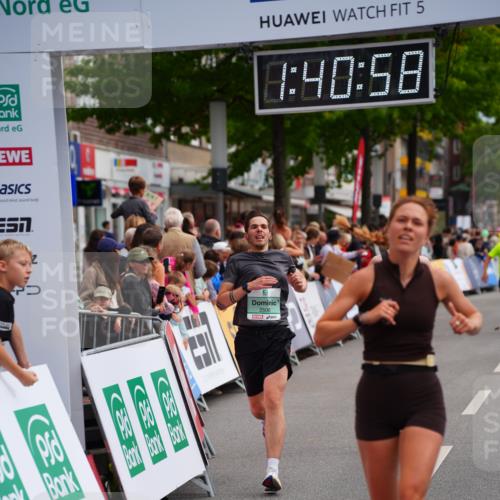 20.09.2026 - PSD Bank Halbmarathon LAZAROV Photography http://msf.ph/oto/10504911 20.09.2026 11:40:58 Ziel 2227, 2474, 2506, 2822, 3764 meine-sportfotos.de