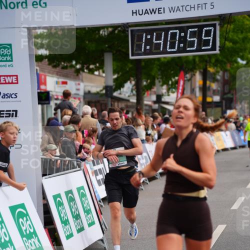 20.09.2026 - PSD Bank Halbmarathon LAZAROV Photography http://msf.ph/oto/10504918 20.09.2026 11:40:58 Ziel 2227, 2474, 2506, 2822, 3764 meine-sportfotos.de