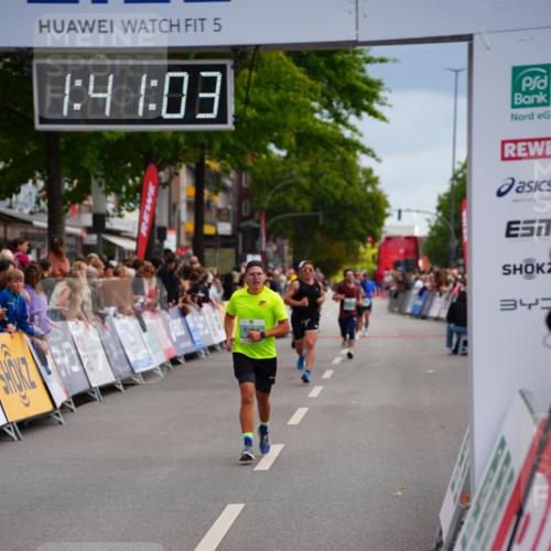 20.09.2026 - PSD Bank Halbmarathon LAZAROV Photography http://msf.ph/oto/10504947 20.09.2026 11:41:02 Ziel 2227, 2474, 2506, 2822, 2829 meine-sportfotos.de