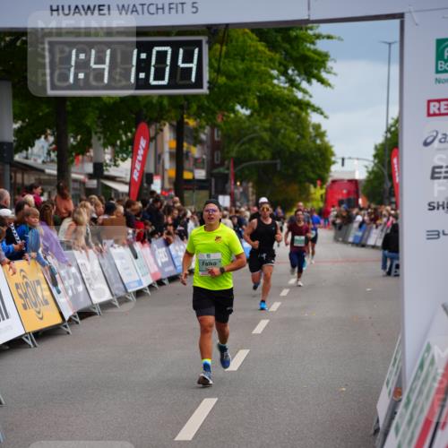 20.09.2026 - PSD Bank Halbmarathon LAZAROV Photography http://msf.ph/oto/10504951 20.09.2026 11:41:03 Ziel 2227, 2474, 2506, 2829 meine-sportfotos.de