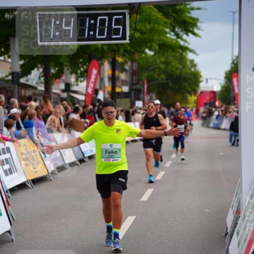 20.09.2026 - PSD Bank Halbmarathon LAZAROV Photography http://msf.ph/oto/10504959 20.09.2026 11:41:05 Ziel 2227, 2474, 2506, 2829, 4482 meine-sportfotos.de