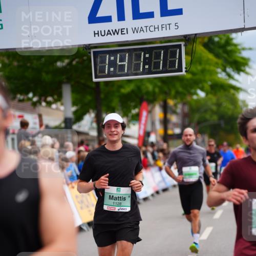 20.09.2026 - PSD Bank Halbmarathon LAZAROV Photography http://msf.ph/oto/10505004 20.09.2026 11:41:11 Ziel 1128, 1394, 2829, 2842, 4000, 4482, 4681 meine-sportfotos.de